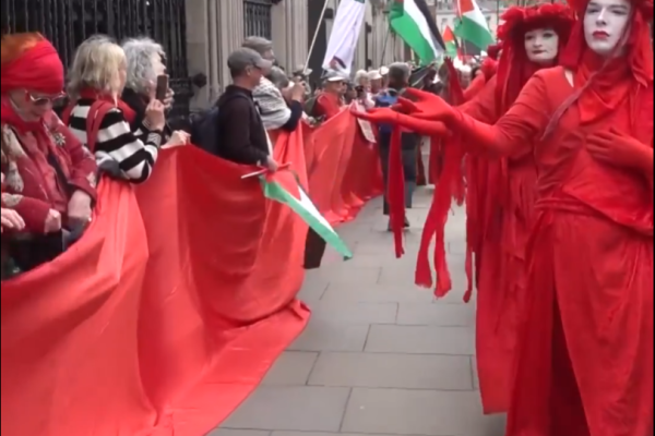 Londra’da binler Filistin için ayakta!