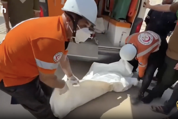 Görevi başındayken 9 çocuğunun şehadet haberini aldı.